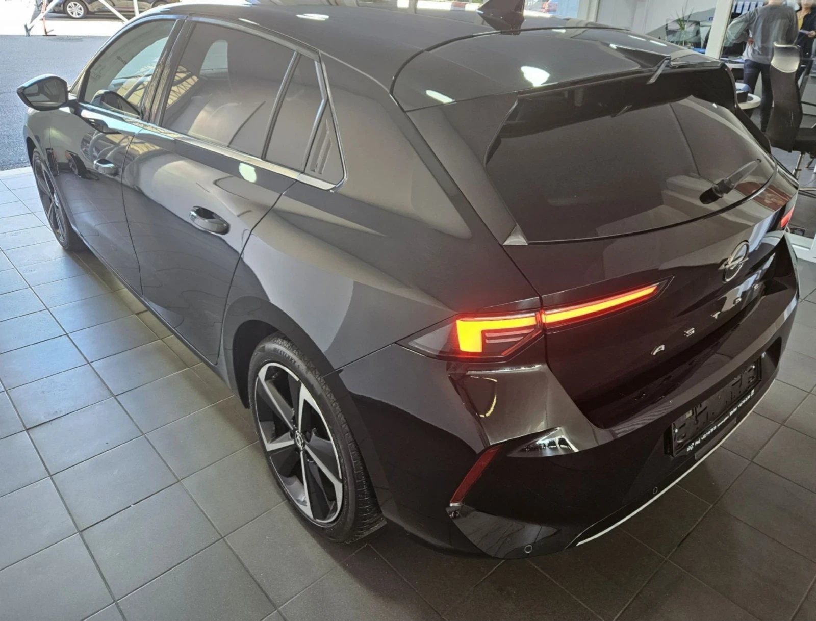 Opel Astra 1.2 Benzin.96kw.Kamera.Led.Navi - изображение 3