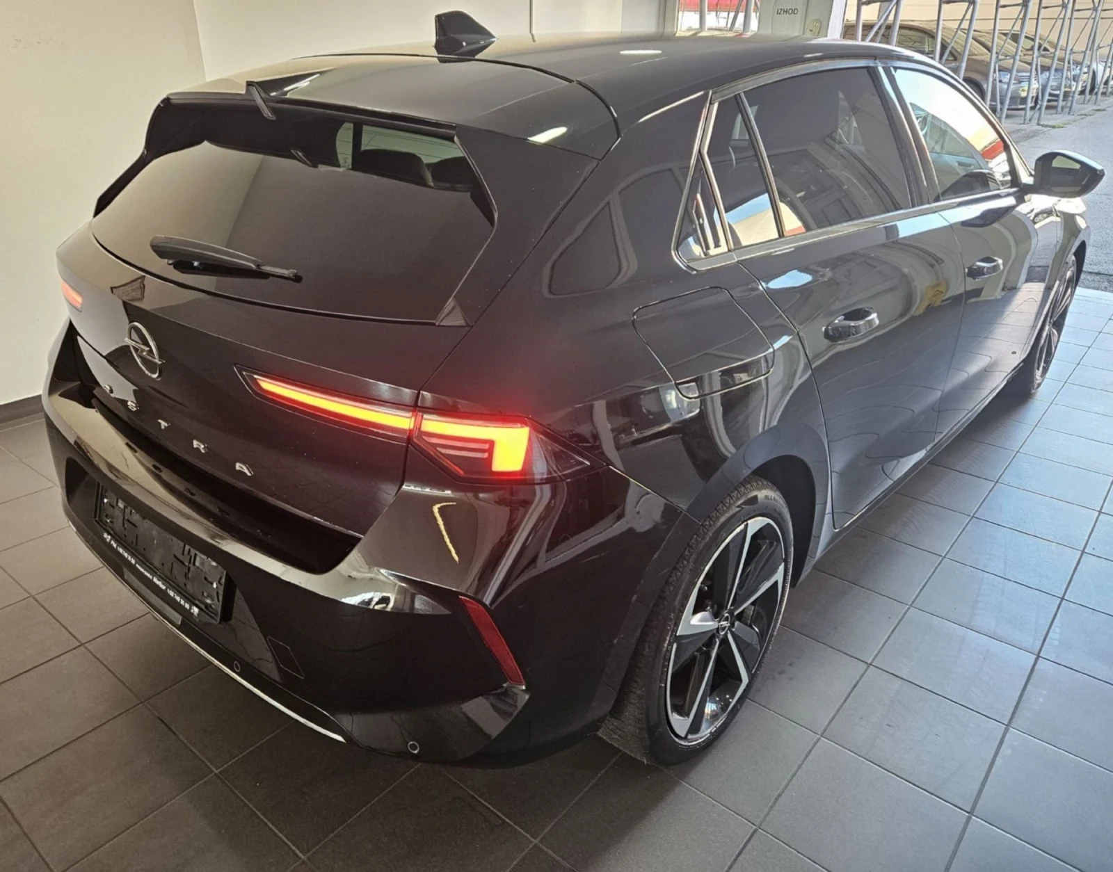 Opel Astra 1.2 Benzin.96kw.Kamera.Led.Navi - изображение 4