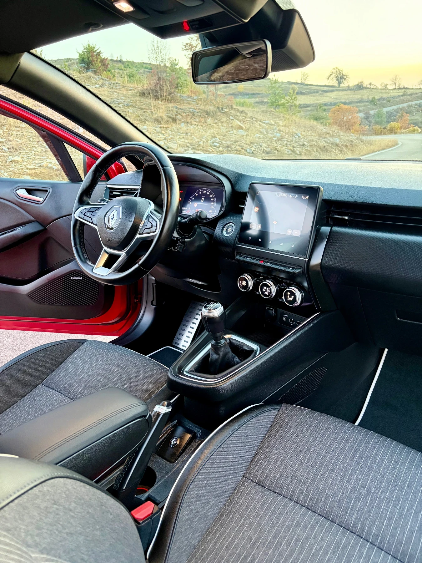 Renault Clio Нов внос, Отлична, 6-скорости, снимка 10 - Автомобили и джипове - 53774132