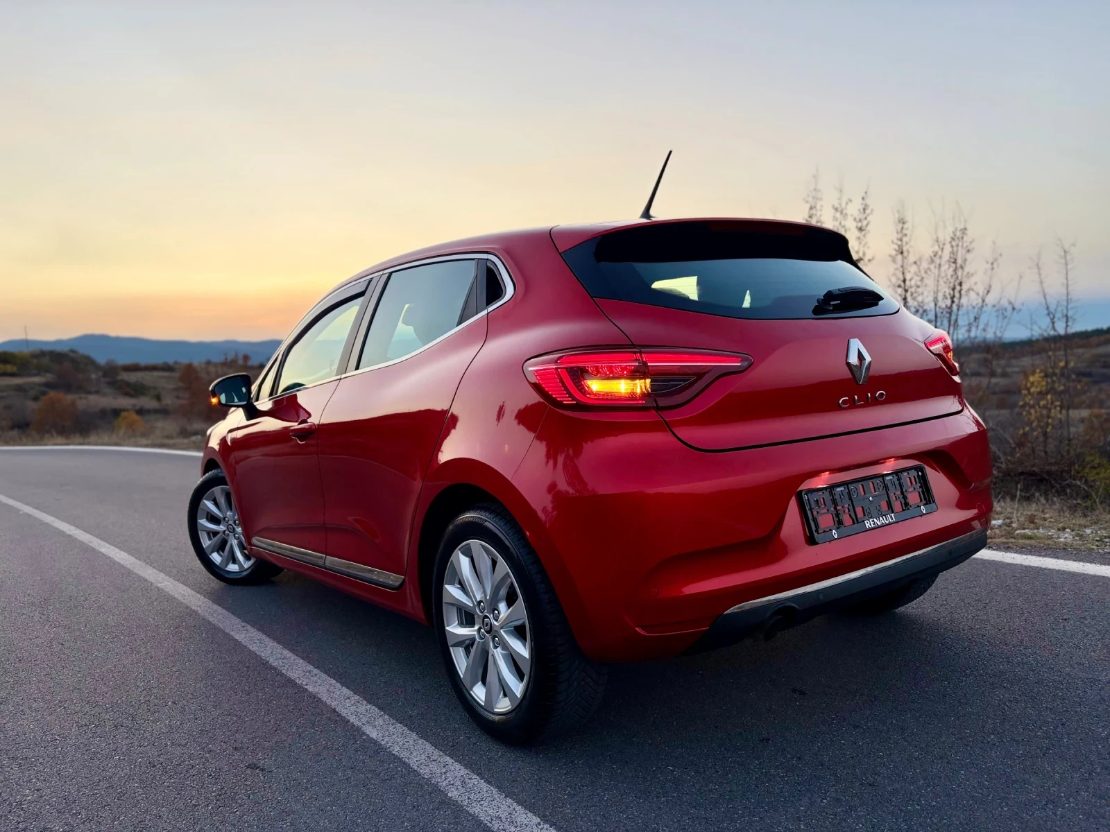 Renault Clio Нов внос, Отлична, 6-скорости, снимка 4 - Автомобили и джипове - 53774132