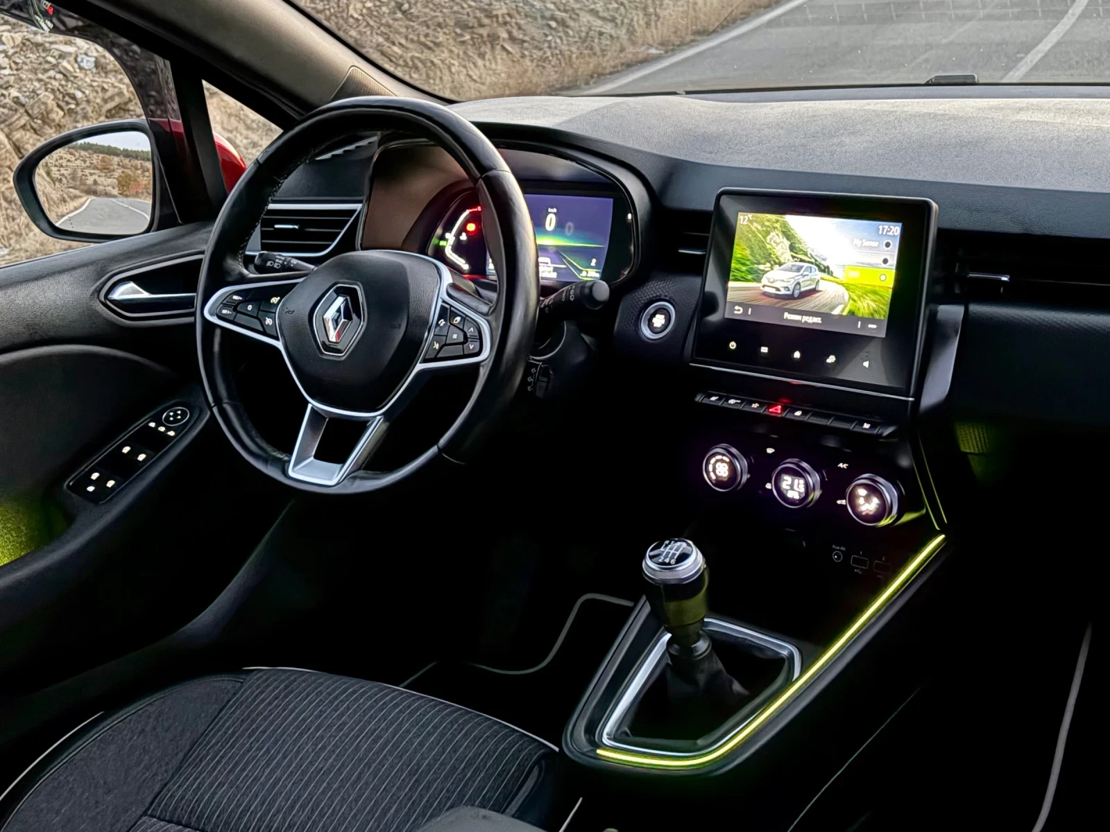 Renault Clio Нов внос, Отлична, 6-скорости, снимка 14 - Автомобили и джипове - 53774132