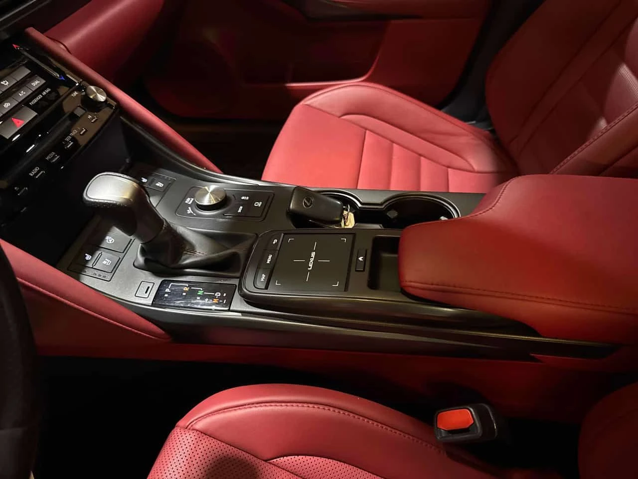 Lexus IS 300  CARFAX, снимка 13 - Автомобили и джипове - 53789170