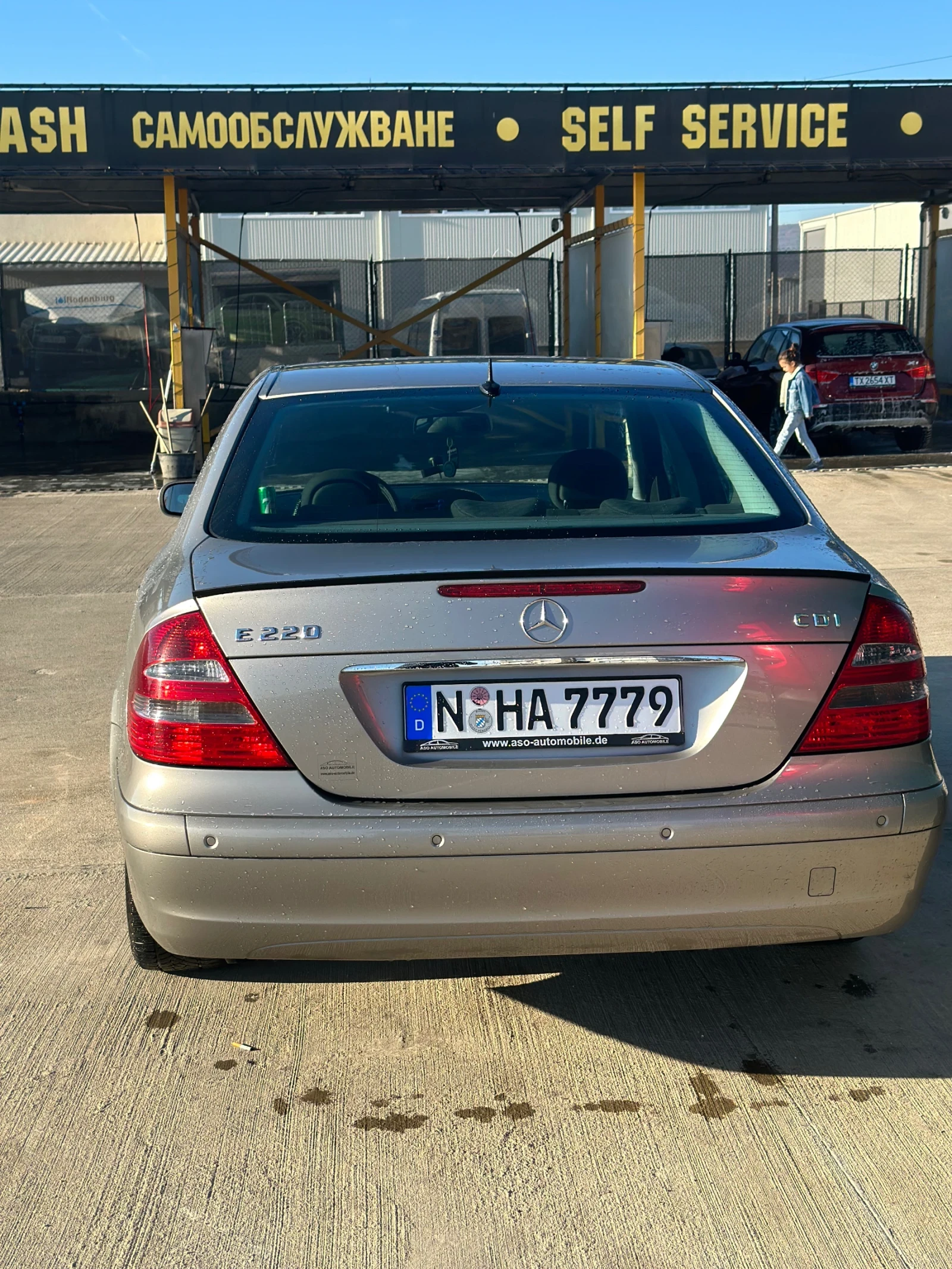 Mercedes-Benz E 220, снимка 3 - Автомобили и джипове - 53812573