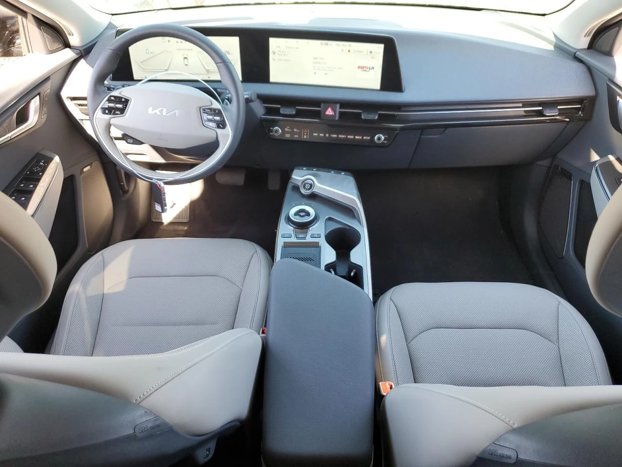 Kia EV6, снимка 8 - Автомобили и джипове - 54460379