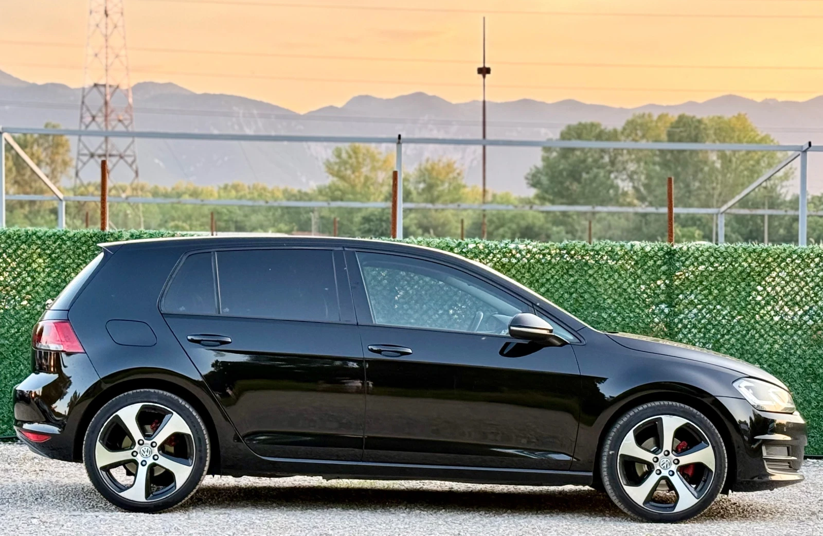 VW Golf 1.6TDi 90hp//HIGHLINE* LED, снимка 8 - Автомобили и джипове - 54858533