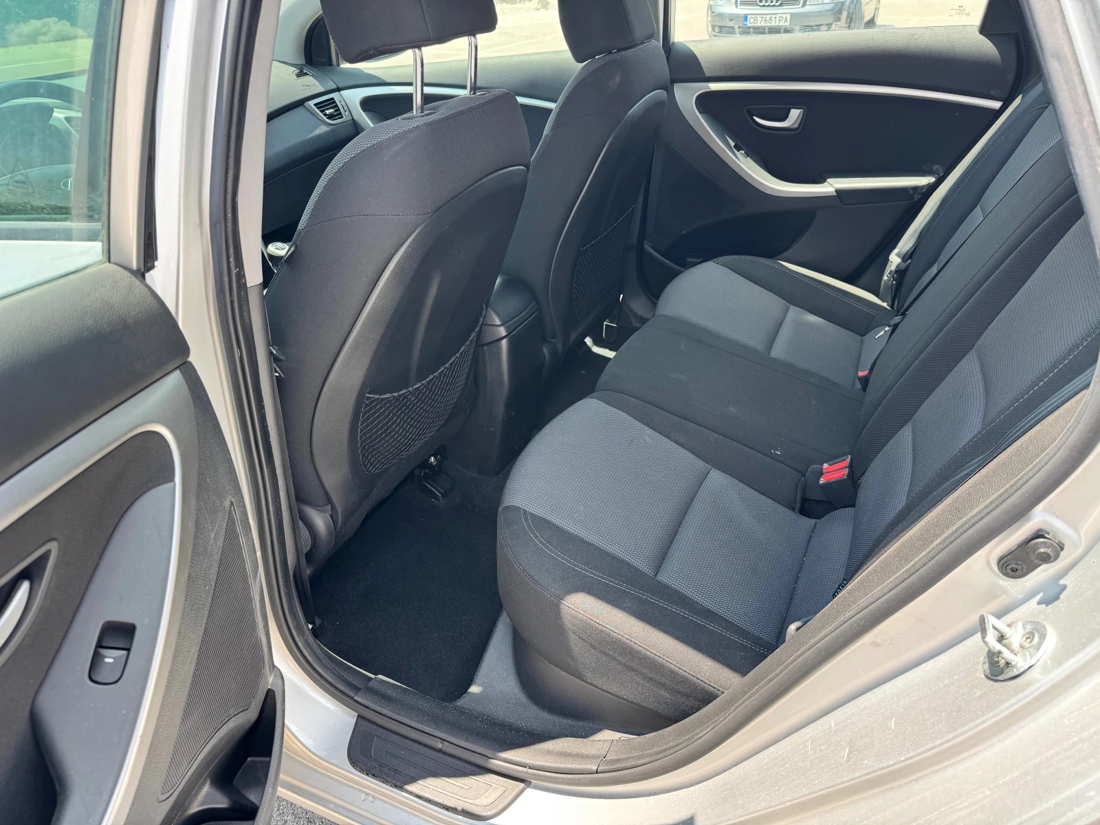 Hyundai I30 1.6CRDI-2013-6ск, снимка 11 - Автомобили и джипове - 55330384