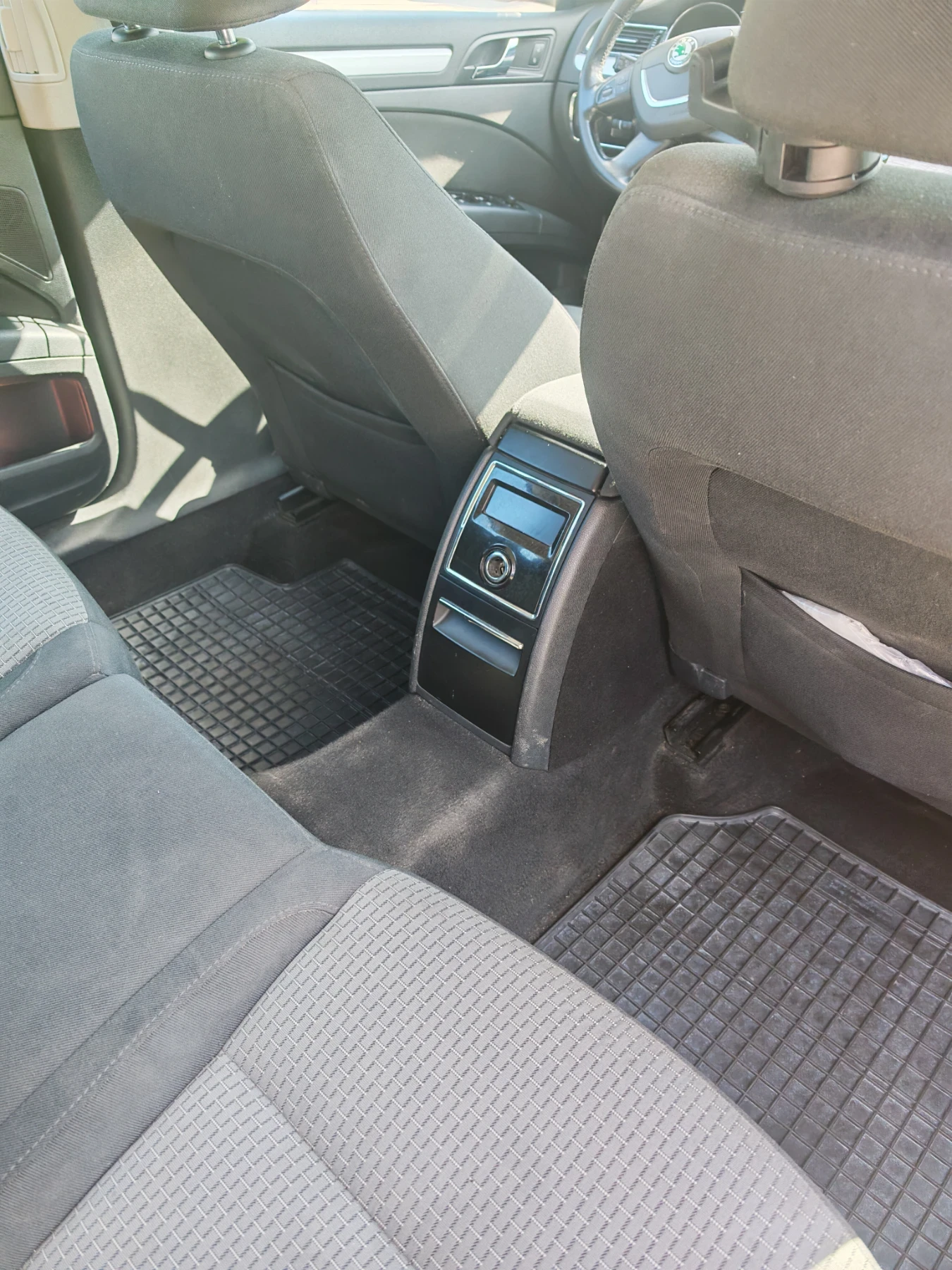 Skoda Superb, снимка 8 - Автомобили и джипове - 55425992