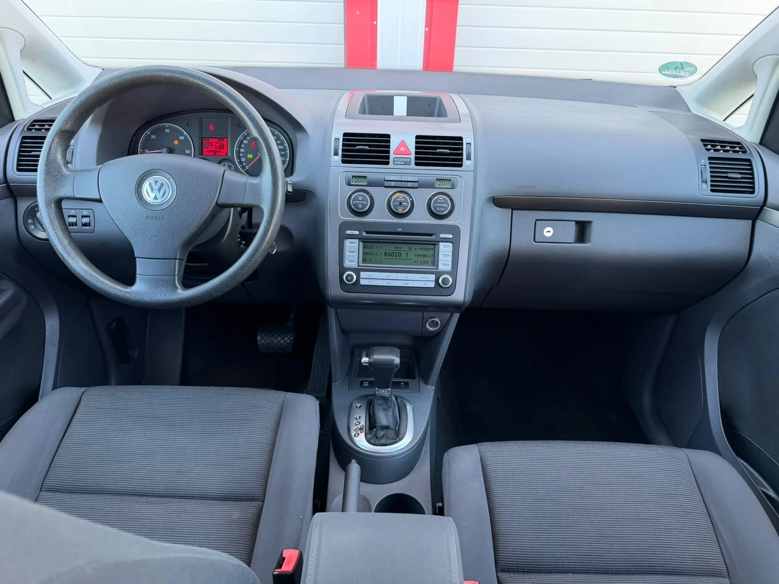 VW Touran 1.9TDI AUTOMATIK DSG KLIMATRONIK ЛИЗИНГ!!!, снимка 14 - Автомобили и джипове - 55467076