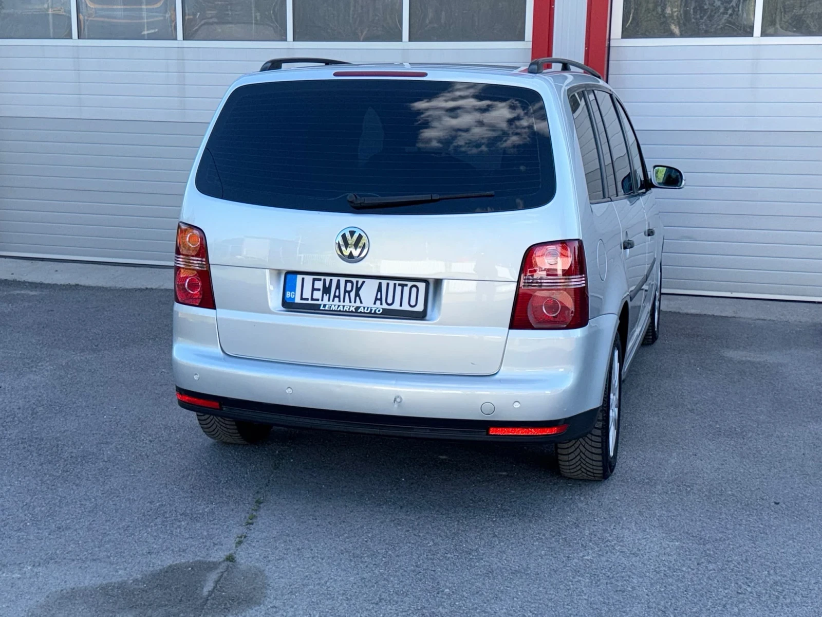 VW Touran 1.9TDI AUTOMATIK DSG KLIMATRONIK ЛИЗИНГ!!!, снимка 8 - Автомобили и джипове - 55467076