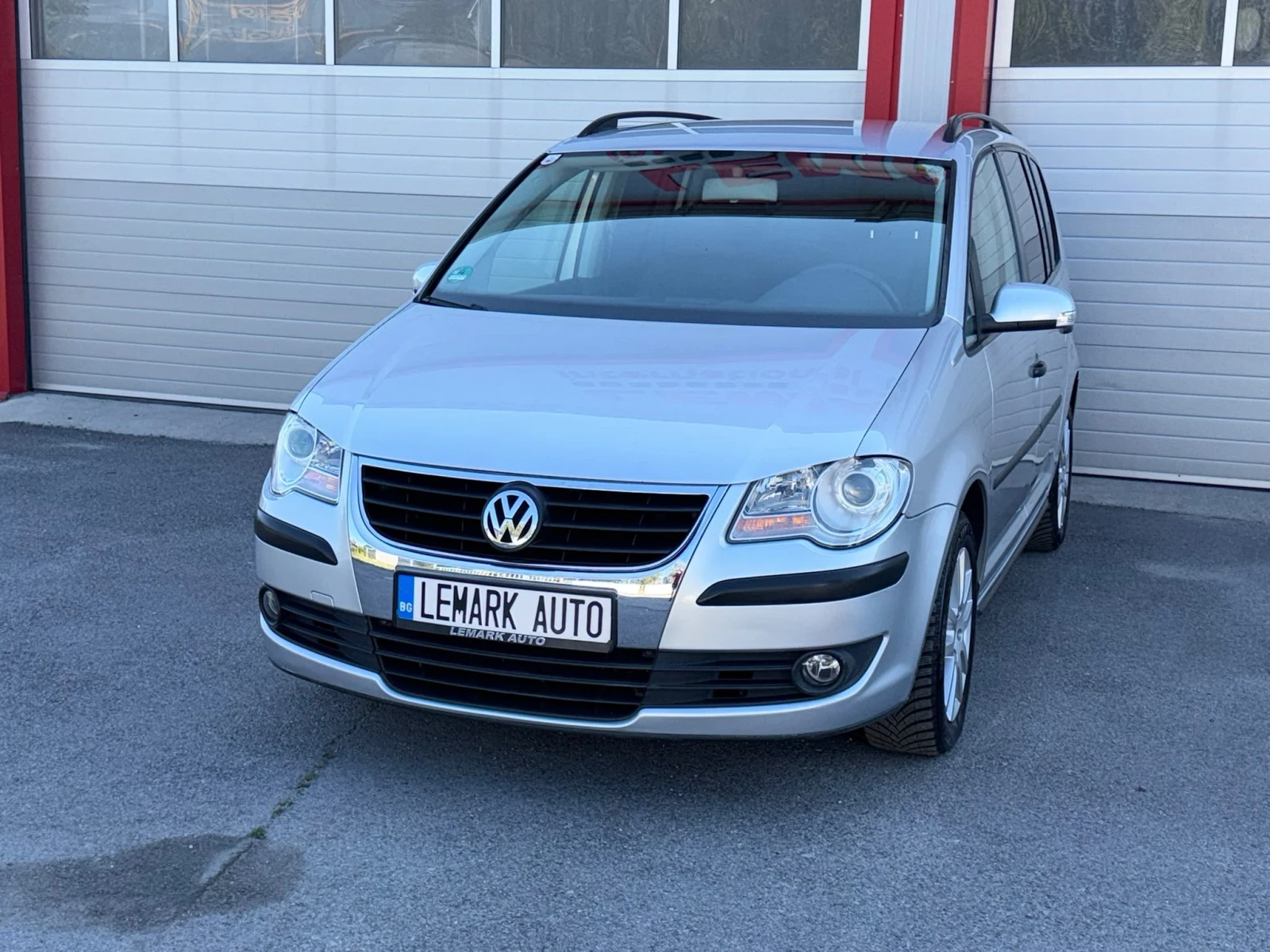 VW Touran 1.9TDI AUTOMATIK DSG KLIMATRONIK ЛИЗИНГ!!!, снимка 2 - Автомобили и джипове - 55467076