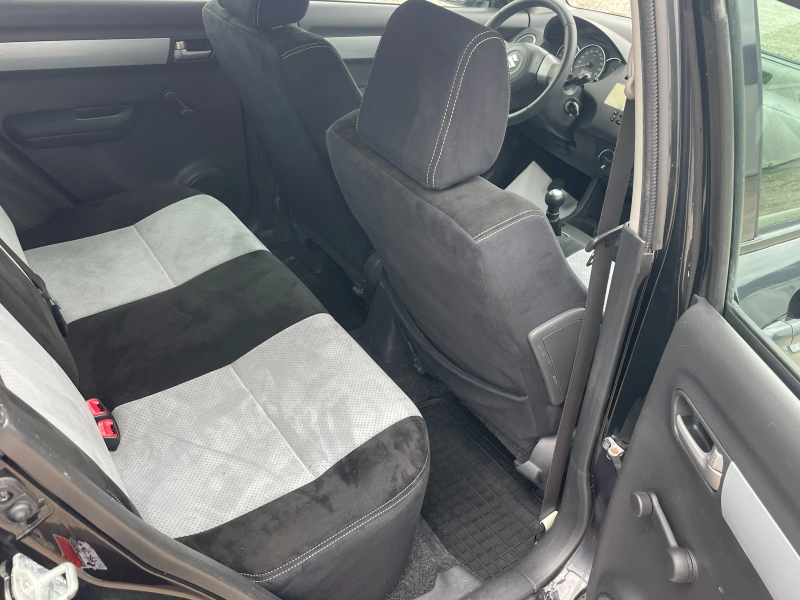 Suzuki Swift НОВ ВНОС ИТАЛИЯ, снимка 14 - Автомобили и джипове - 55670601