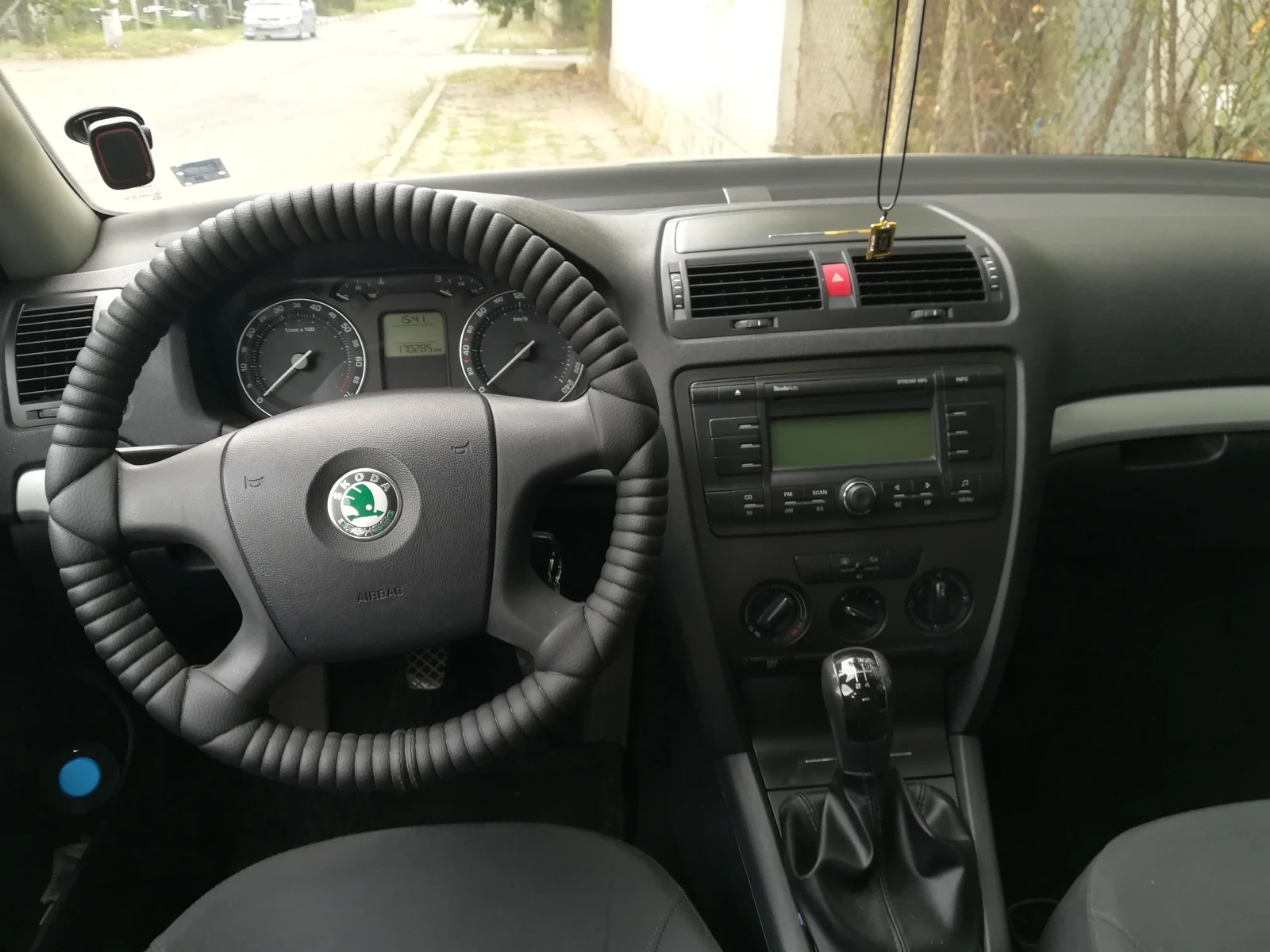 Skoda Octavia 1.6 MPI , снимка 13 - Автомобили и джипове - 55950380