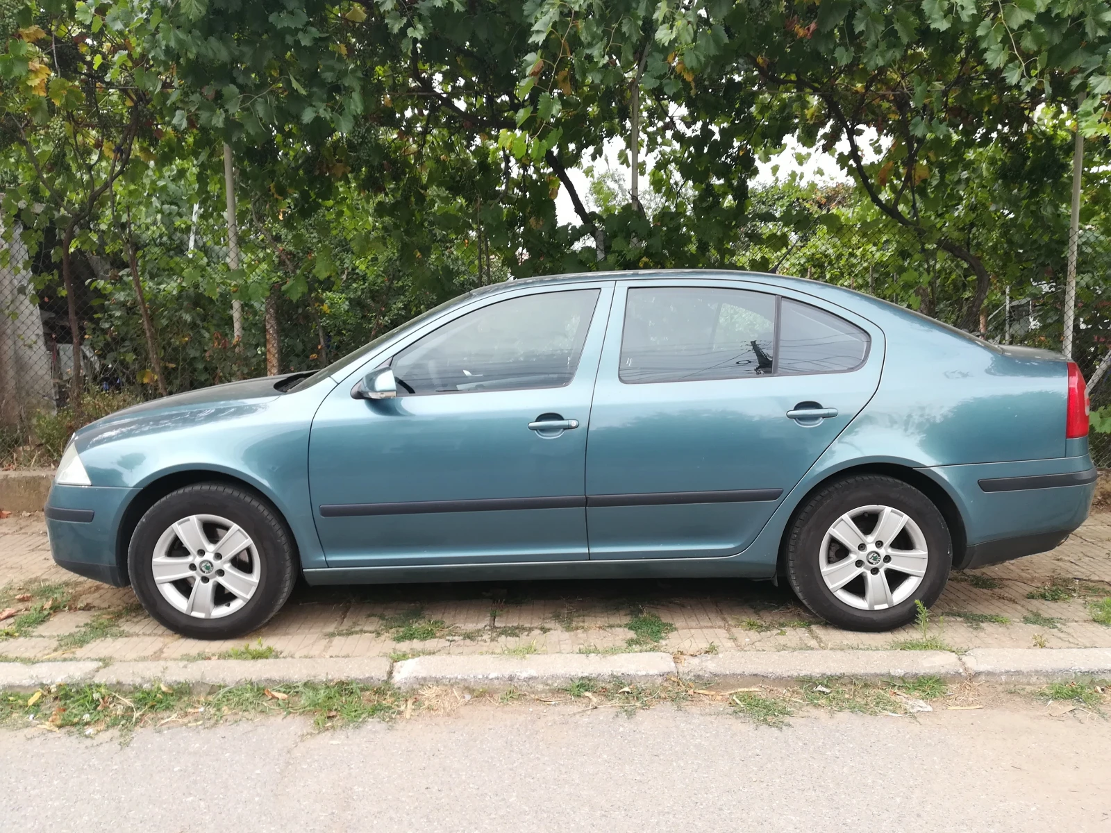 Skoda Octavia 1.6 MPI , снимка 16 - Автомобили и джипове - 55950380