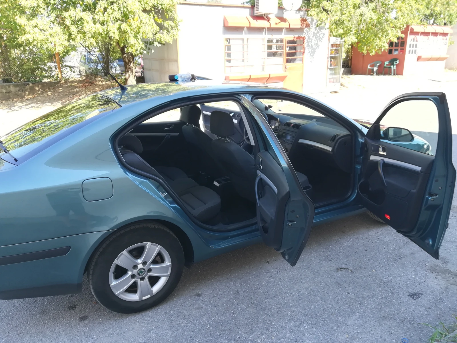 Skoda Octavia 1.6 MPI , снимка 9 - Автомобили и джипове - 55950380
