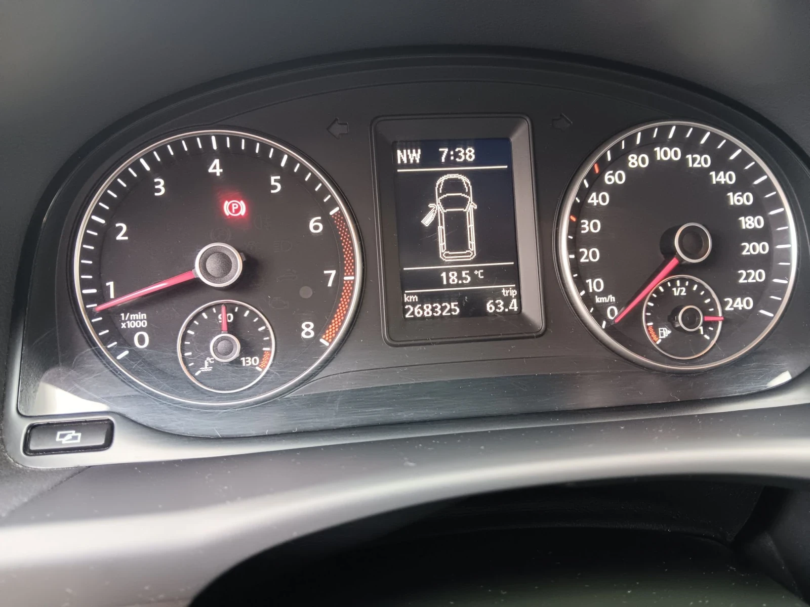 VW Touran Мини ван, снимка 9 - Автомобили и джипове - 56081130