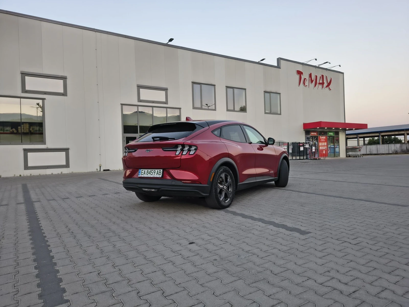 Ford Mustang Mach-E, снимка 4 - Автомобили и джипове - 56337192