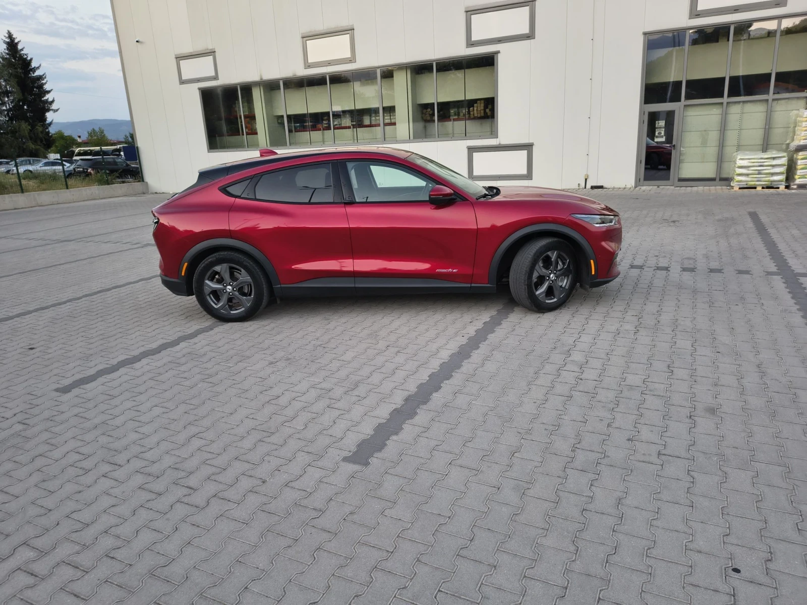 Ford Mustang Mach-E, снимка 3 - Автомобили и джипове - 56337192