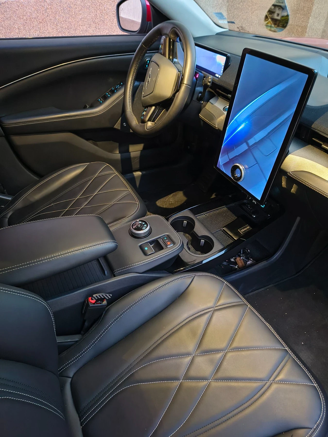 Ford Mustang Mach-E, снимка 9 - Автомобили и джипове - 56337192