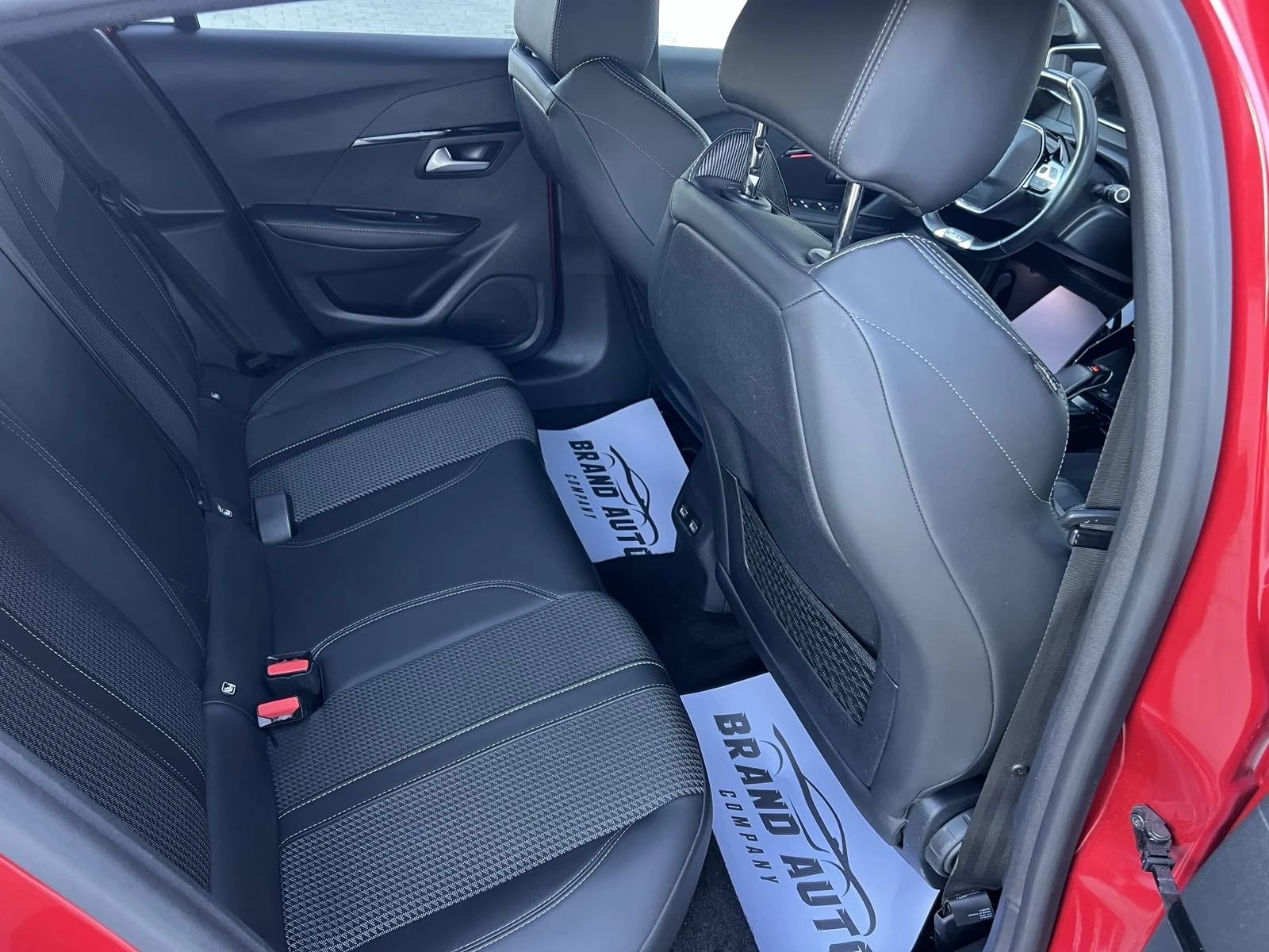 Peugeot 208 * GT - PACK * electric drive 50 kWh AUTOMATIC, снимка 10 - Автомобили и джипове - 56364094