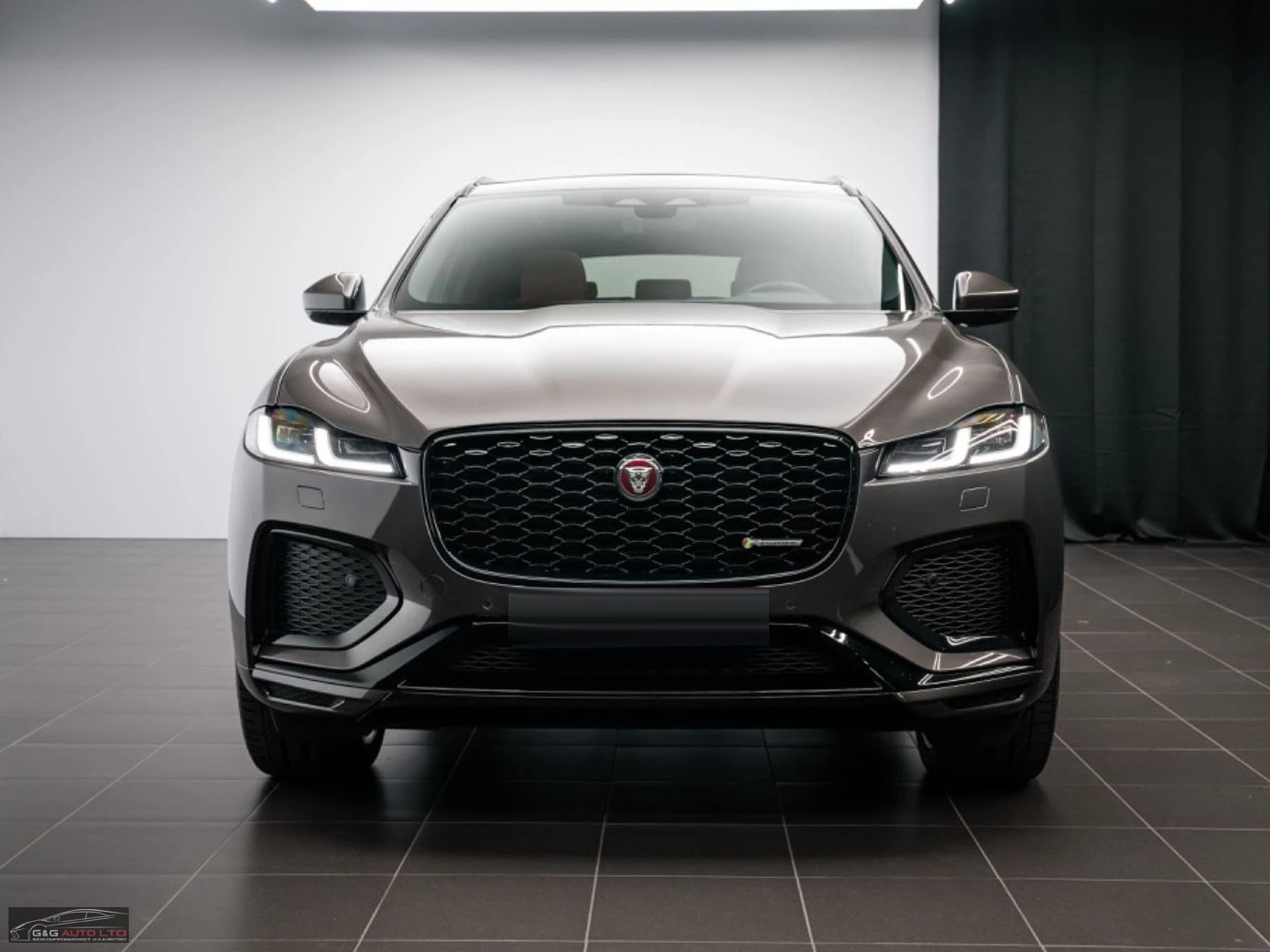 Jaguar F-PACE  R-DYNAMIC/300HP/4X4/PANORAMA/HUD/AMBI/651b - изображение 2