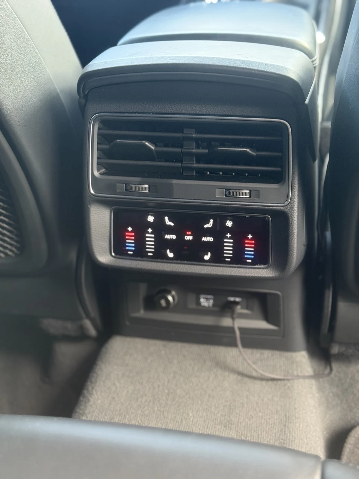 Audi SQ7  BLASK OPTIC 360* Massage Вакуум Лизин, снимка 11 - Автомобили и джипове - 53897730