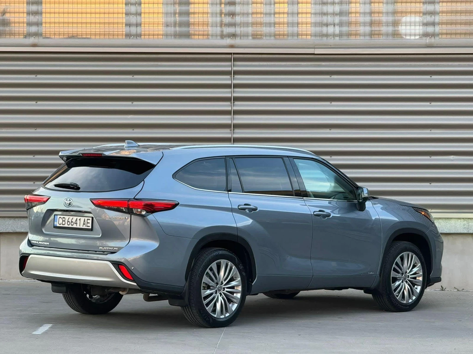 Toyota Highlander 2.5HYBRID* PLATINIUM* FULL* FULL* ЛИЗИНГ* БАРТЕР* , снимка 6 - Автомобили и джипове - 54779798