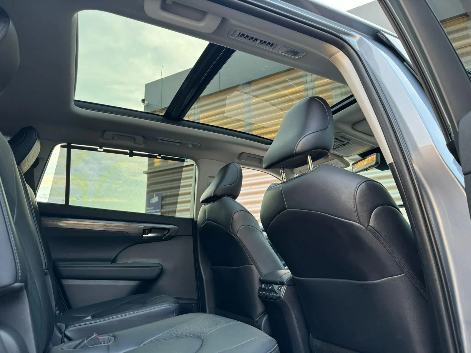 Toyota Highlander 2.5HYBRID* PLATINIUM* FULL* FULL* ЛИЗИНГ* БАРТЕР* , снимка 13 - Автомобили и джипове - 54779798