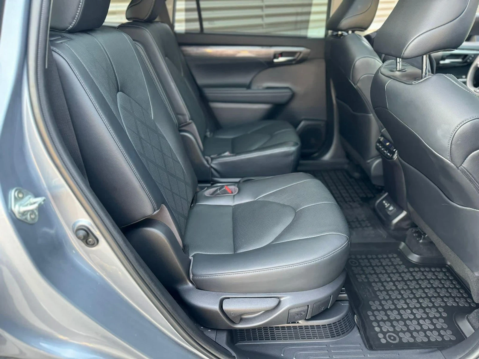 Toyota Highlander 2.5HYBRID* PLATINIUM* FULL* FULL* ЛИЗИНГ* БАРТЕР* , снимка 15 - Автомобили и джипове - 54779798