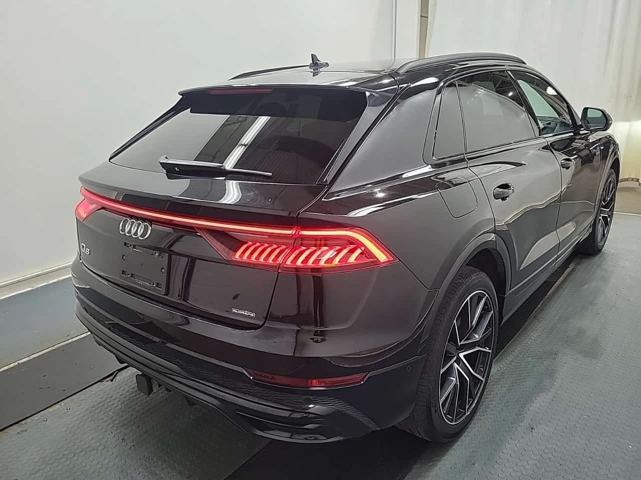 Audi Q8 PROGRESSIV | CARFAX | БЕЗ ПЪРВОНАЧАЛНА ВНОСКА, снимка 4 - Автомобили и джипове - 55094372