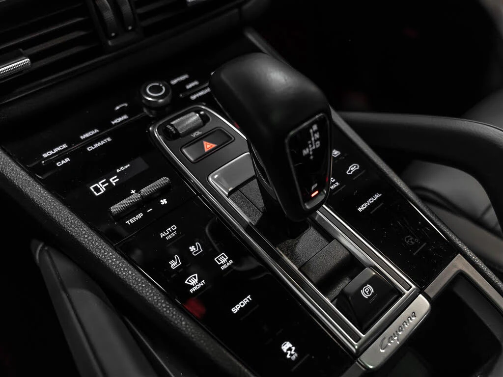 Porsche Cayenne BOSE* DISTRONIC* 360 КАМЕРИ* ОБДУХВАНЕ* ПАНОРАМА, снимка 12 - Автомобили и джипове - 55212583