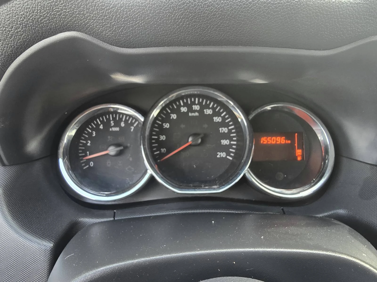 Dacia Duster 1.6i / КАТО НОВ, снимка 9 - Автомобили и джипове - 55321739