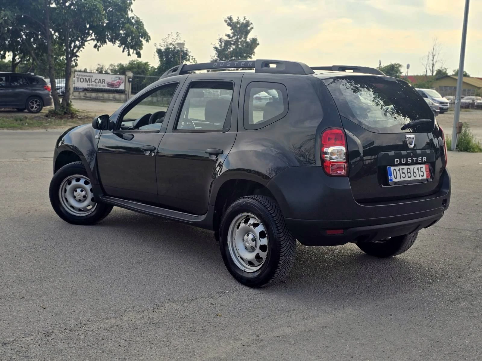 Dacia Duster 1.6i / КАТО НОВ, снимка 4 - Автомобили и джипове - 55321739