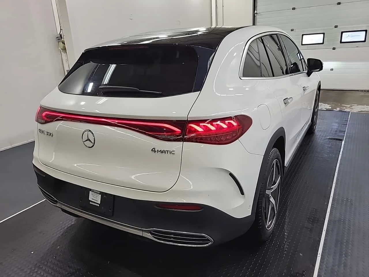 Mercedes-Benz EQE 350  CARFAX, снимка 3 - Автомобили и джипове - 55541157