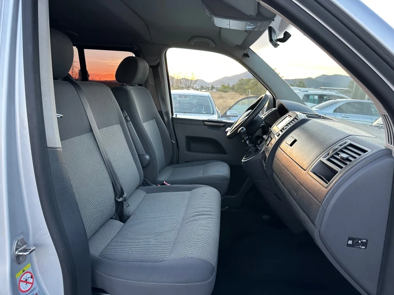 VW Caravelle 2.0TDI* 140к.с* 9-МЕСТЕН* ДЪЛГА БАЗА* 6 СКОРОСТИ, снимка 11 - Бусове и автобуси - 51826305