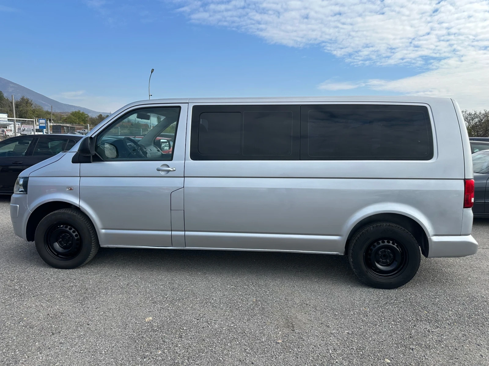 VW Caravelle 2.0TDI* 140к.с* 9-МЕСТЕН* ДЪЛГА БАЗА* 6 СКОРОСТИ - изображение 7