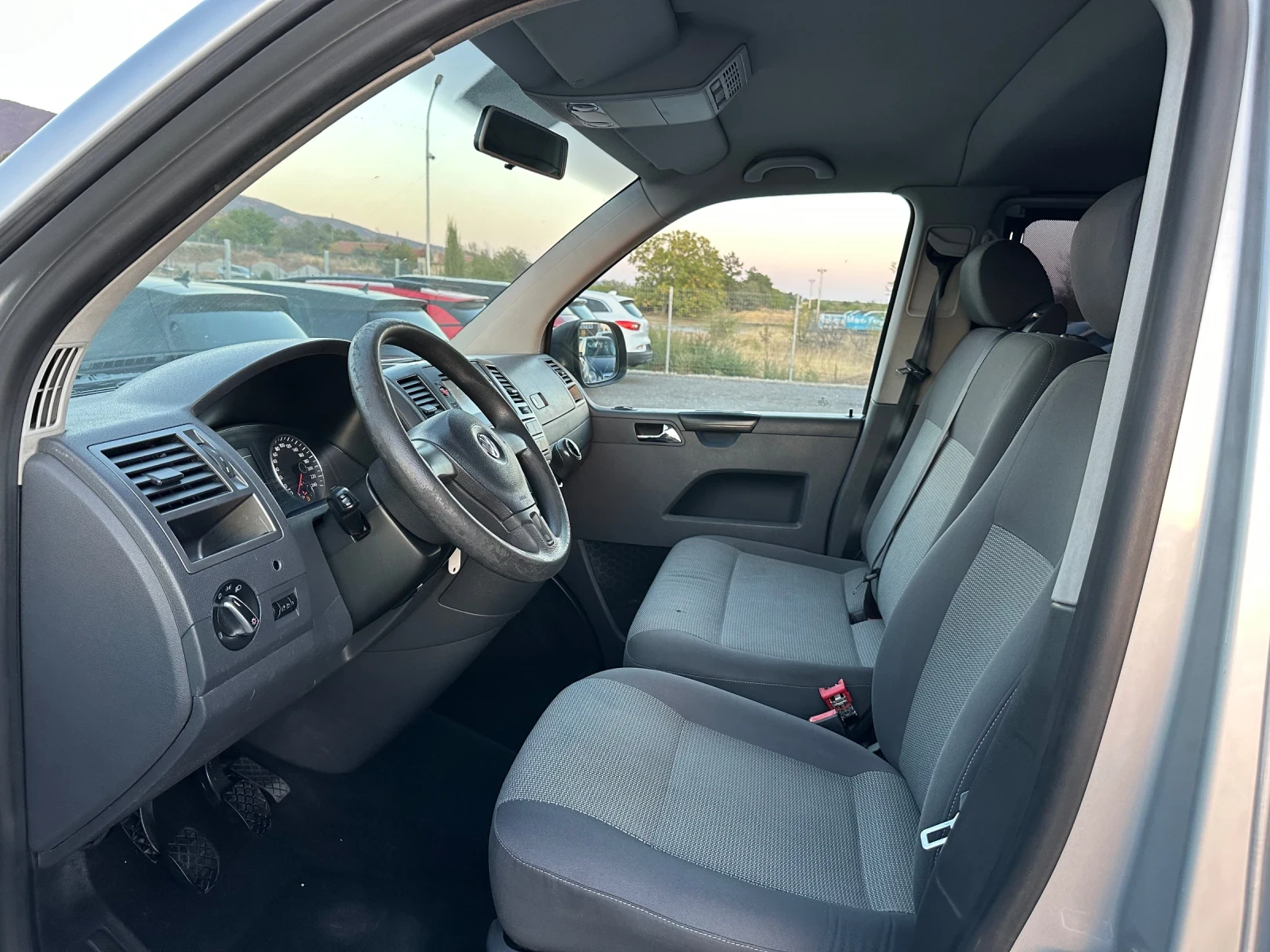 VW Caravelle 2.0TDI* 140к.с* 9-МЕСТЕН* ДЪЛГА БАЗА* 6 СКОРОСТИ - изображение 9