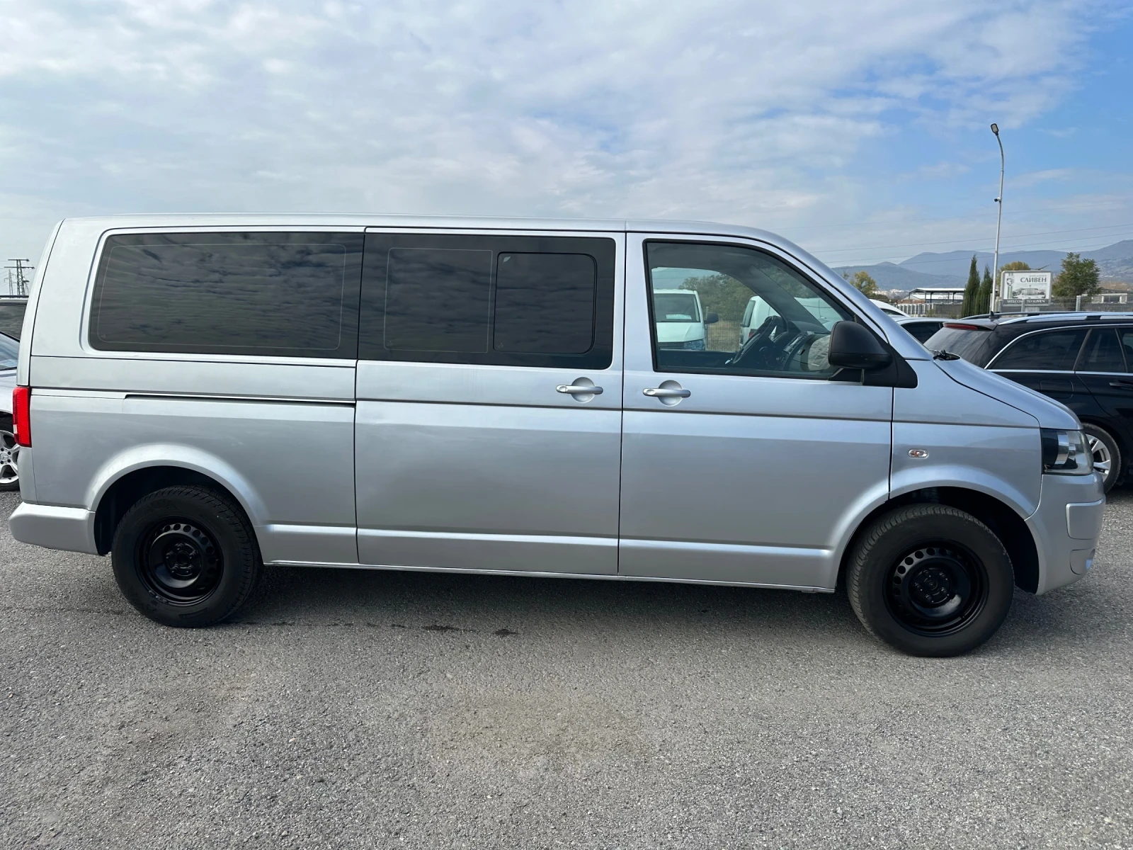 VW Caravelle 2.0TDI* 140к.с* 9-МЕСТЕН* ДЪЛГА БАЗА* 6 СКОРОСТИ - изображение 8