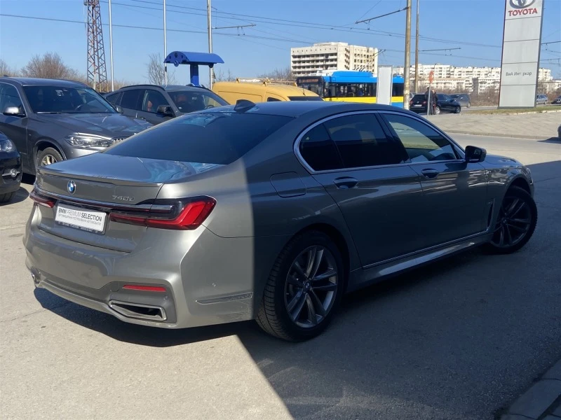 BMW 740 xDrive Sedan, снимка 2 - Автомобили и джипове - 39767997