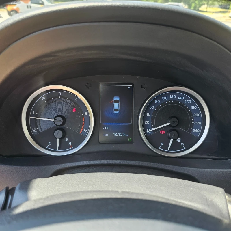 Toyota Corolla D4-D, снимка 9 - Автомобили и джипове - 47411789