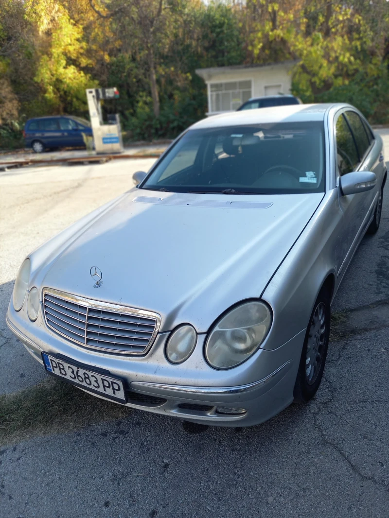 Mercedes-Benz E 220, снимка 3 - Автомобили и джипове - 47712347