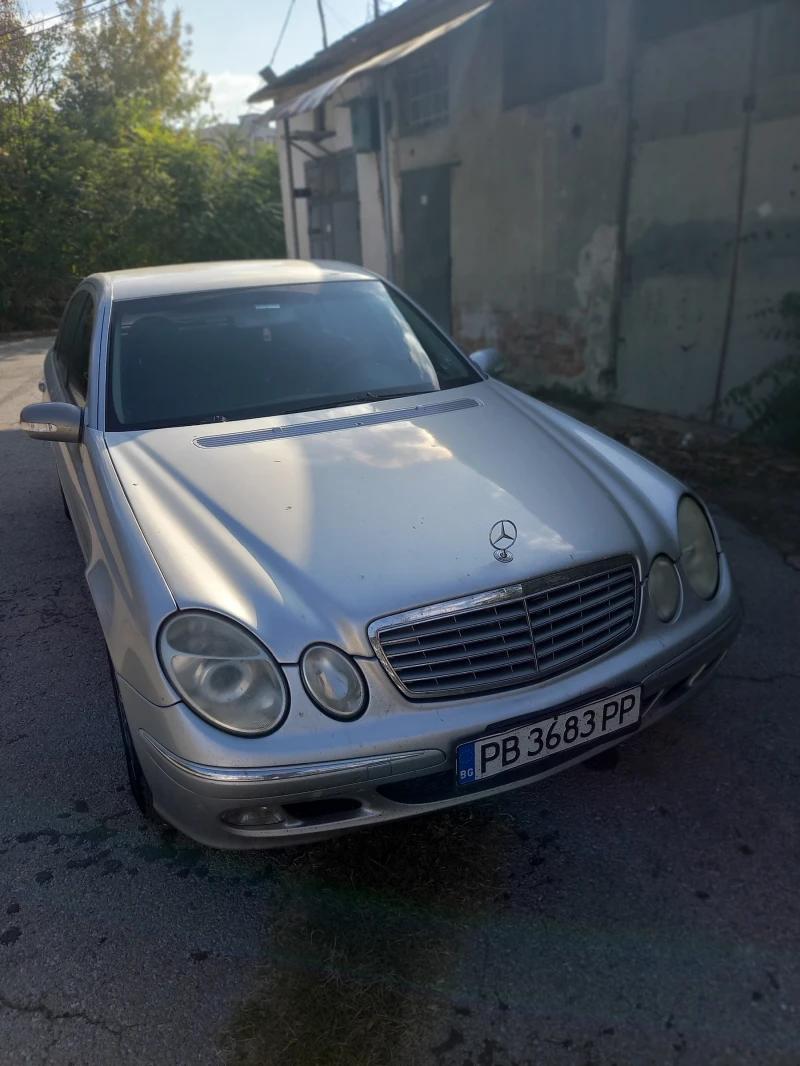 Mercedes-Benz E 220, снимка 2 - Автомобили и джипове - 47712347