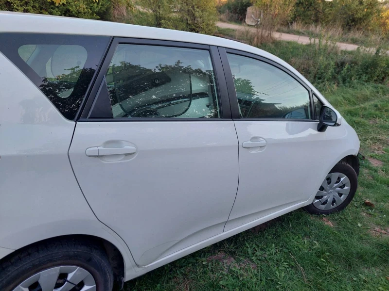 Toyota Verso S, снимка 6 - Автомобили и джипове - 47792855