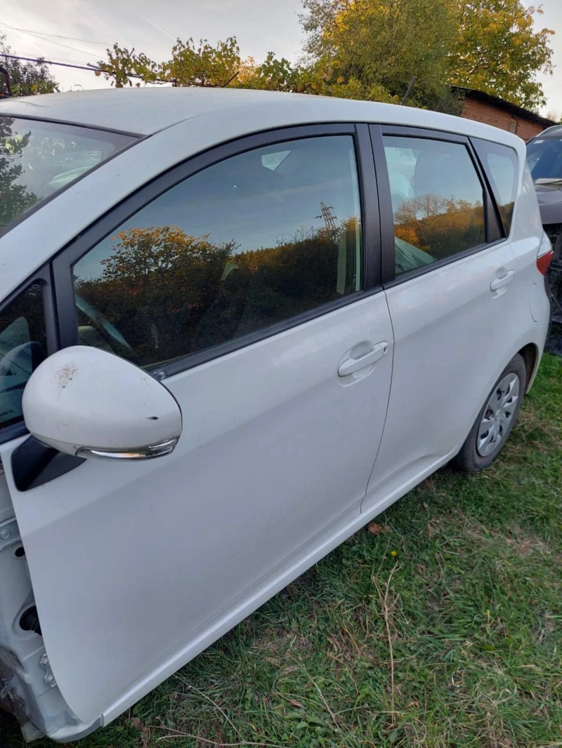 Toyota Verso S, снимка 5 - Автомобили и джипове - 47792855