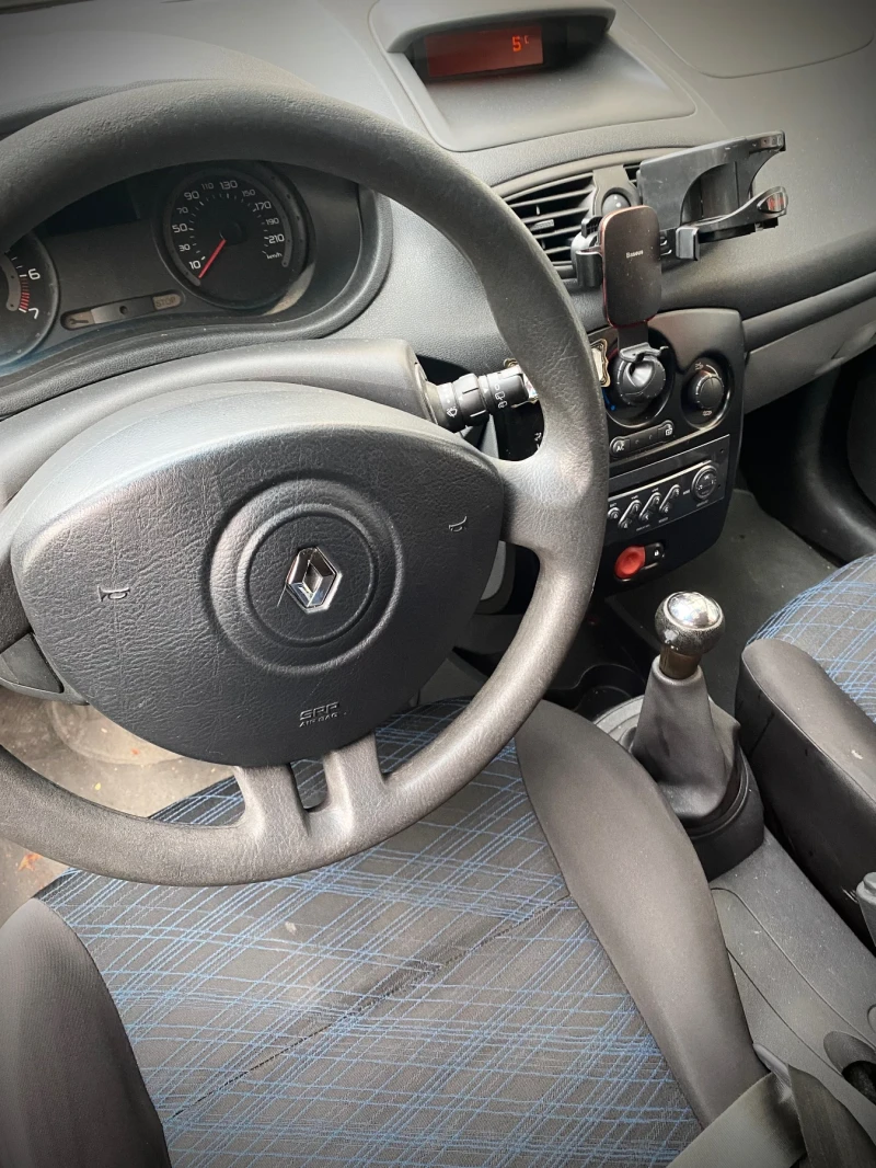 Renault Clio, снимка 7 - Автомобили и джипове - 47842567