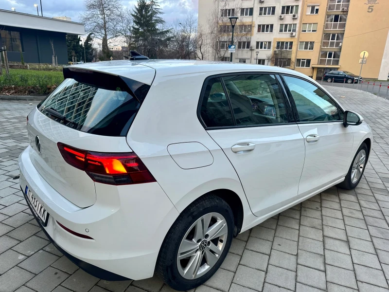 VW Golf 8 2.0 TDI 70хил км* Ambient* Distronic* LaneAssist, снимка 3 - Автомобили и джипове - 48344146