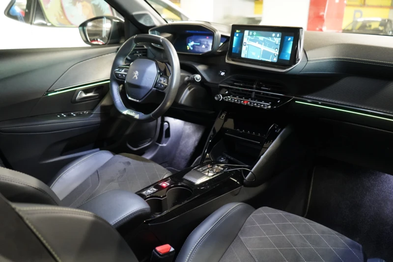 Peugeot 208 e-GT Pack 136, снимка 15 - Автомобили и джипове - 50671018