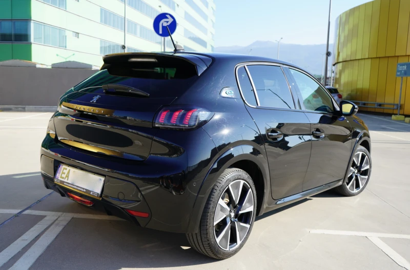 Peugeot 208 e-GT Pack 136, снимка 5 - Автомобили и джипове - 50671018