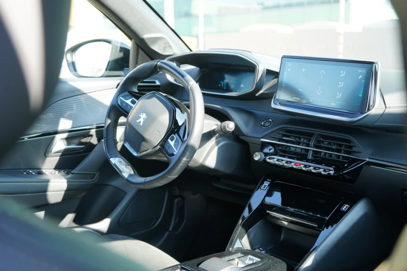 Peugeot 208 e-GT Pack 136, снимка 8 - Автомобили и джипове - 50671018