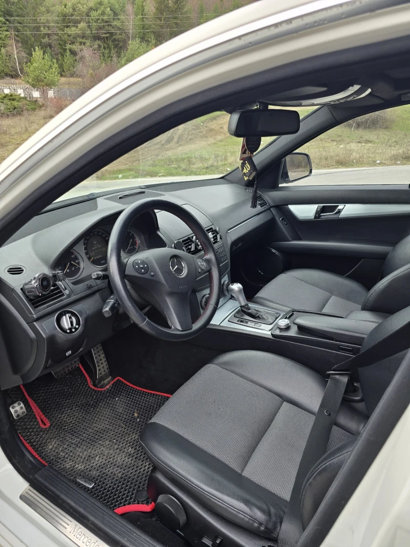 Mercedes-Benz C 320, снимка 3 - Автомобили и джипове - 52710126