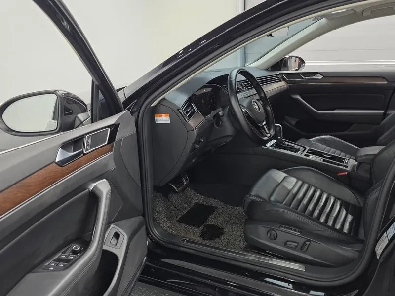 VW Passat 2.0 TDI, снимка 11 - Автомобили и джипове - 54299774